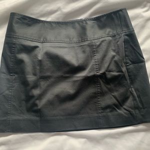 Charcoal mini skirt, with zipper in the back